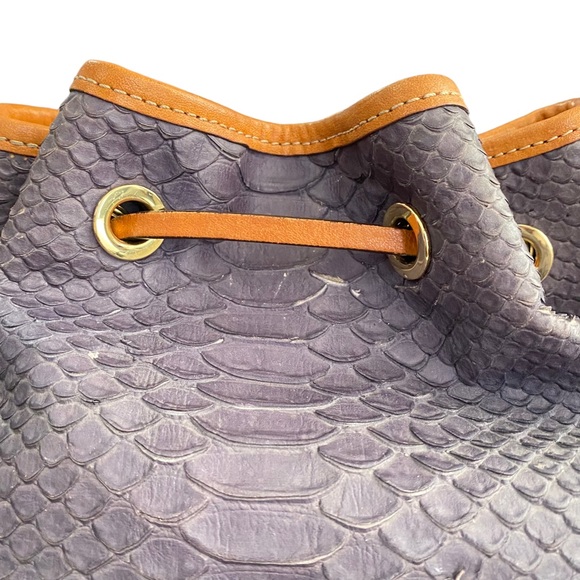 Dooney and Bourke drawstring bucket Snakeskin Texture Shoulder Bag - Picture 7 of 16